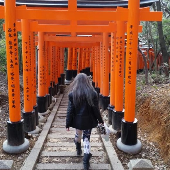 Meet your Posher, Sandi - Picture 3 of 6